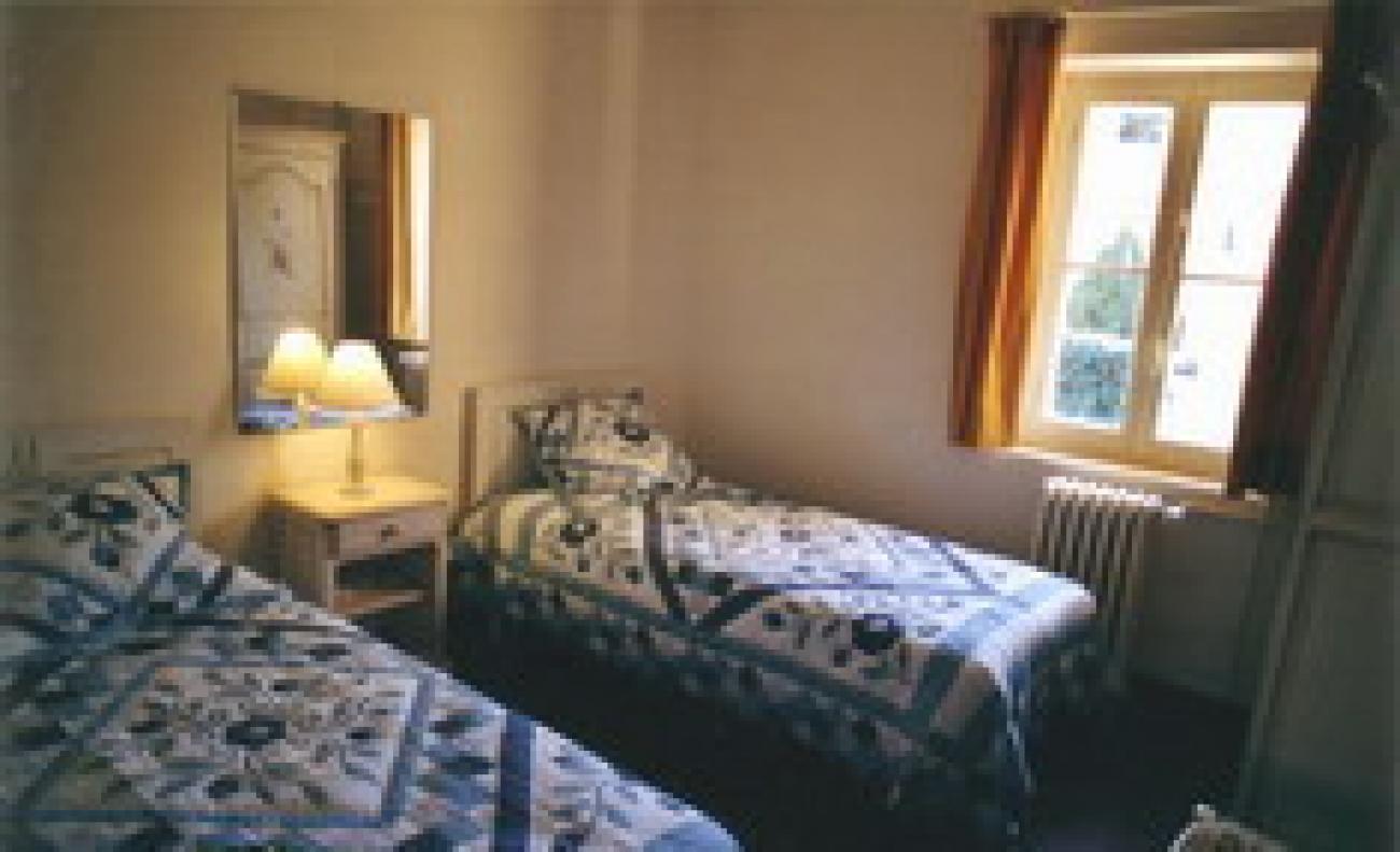 t4v_Photo LOust d1 chambre rue.jpg